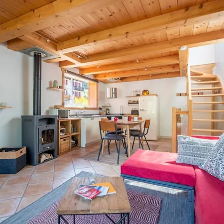 Chalet Superb Chalet With Balcony In Chamonix