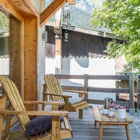 Horská chata Superb Chalet With Balcony In